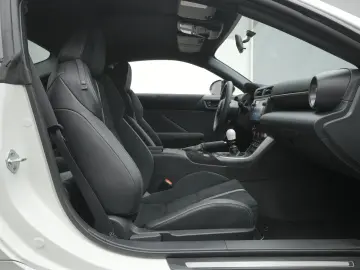 TOYOTA GR 86 234PS KW-Fahrwerk LED BLIS PDC