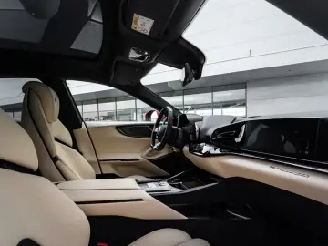 Ferrari Purosangue 6.5L V12 725hp 2026