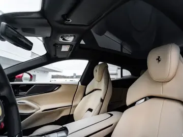 Ferrari Purosangue 6.5L V12 725hp 2026