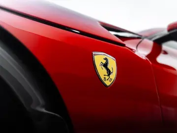 Ferrari Purosangue 6.5L V12 725hp 2026