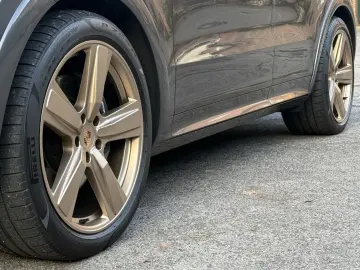 PORSCHE Cayenne E-Hybrid Coupe SPORTDESIGN-PAKET 22 ZOLL