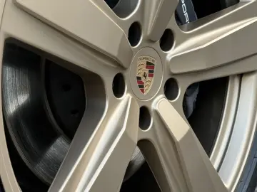 PORSCHE Cayenne E-Hybrid Coupe SPORTDESIGN-PAKET 22 ZOLL