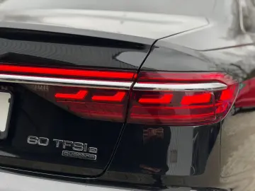 AUDI A8 60 TFSI e quattro PANO HeadUp LUFT 360