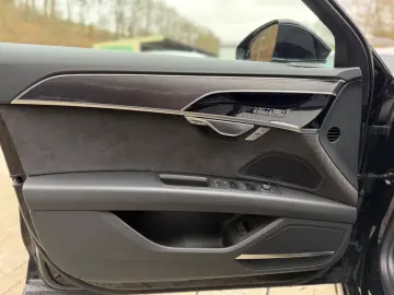 AUDI A8 60 TFSI e quattro PANO HeadUp LUFT 360