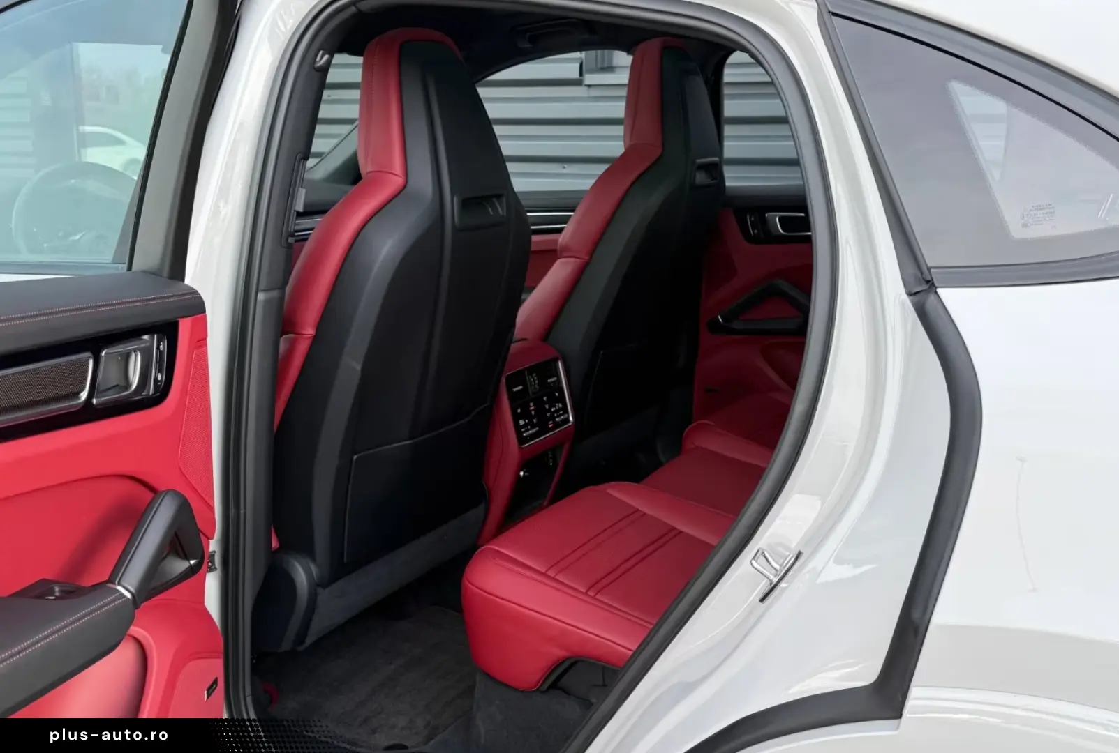 PORSCHE Cayenne Coupe Platinum Edition INNO HAL SPORTABG