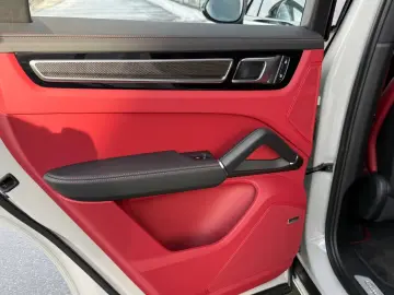 PORSCHE Cayenne Coupe Platinum Edition INNO HAL SPORTABG