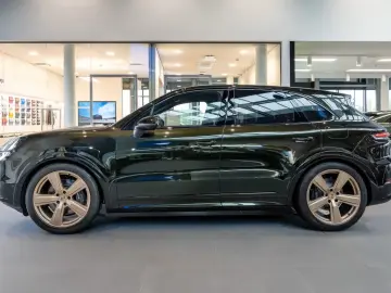 Porsche Cayenne E-Hybrid darkolive Beige Massage HeadUp 22