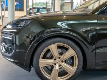 Porsche Cayenne E-Hybrid darkolive Beige Massage HeadUp 22