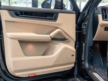 Porsche Cayenne E-Hybrid darkolive Beige Massage HeadUp 22