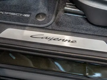 Porsche Cayenne E-Hybrid darkolive Beige Massage HeadUp 22