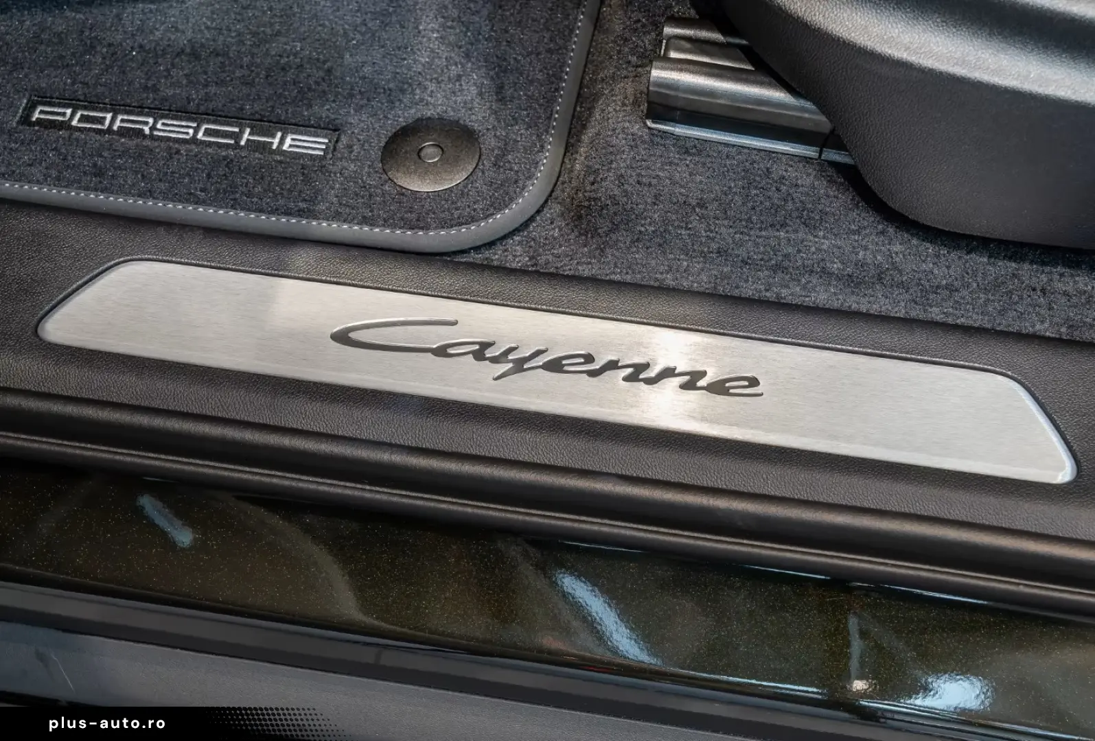 Porsche Cayenne E-Hybrid darkolive Beige Massage HeadUp 22