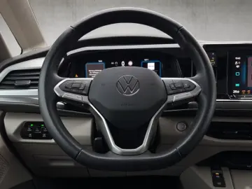 Volkswagen T7 Multivan 2.0 TDI DSG AHK Panorama 7-Sitzer