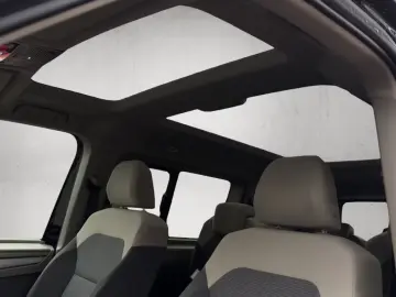 Volkswagen T7 Multivan 2.0 TDI DSG AHK Panorama 7-Sitzer