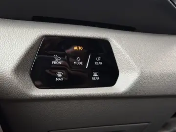 Volkswagen T7 Multivan 2.0 TDI DSG AHK Panorama 7-Sitzer