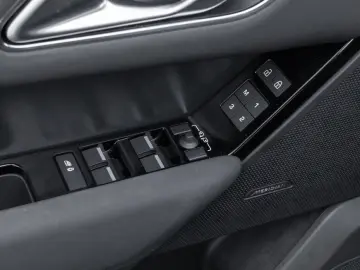 LAND ROVER Range Rover Velar P400e Dynamic SE