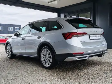 SKODA Octavia Scout 2.0 TDI DSG 4x4 LEDER AHK HUD LED