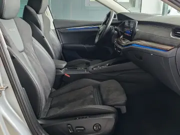 SKODA Octavia Scout 2.0 TDI DSG 4x4 LEDER AHK HUD LED