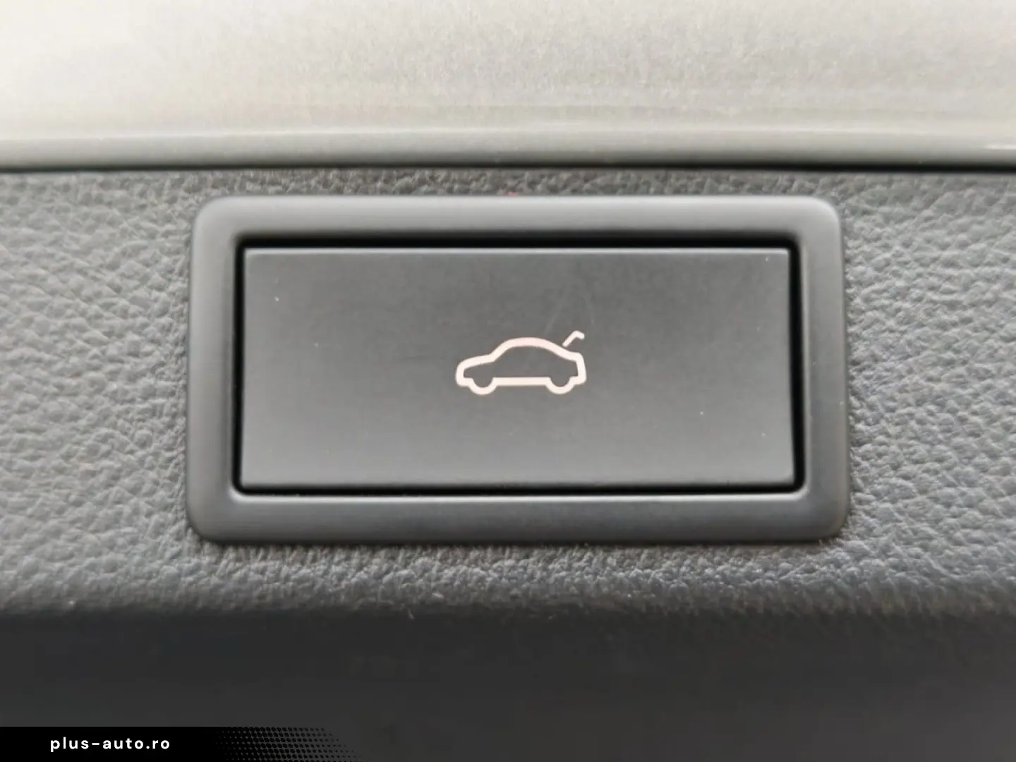 SKODA Octavia Scout 2.0 TDI DSG 4x4 LEDER AHK HUD LED