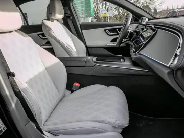MERCEDES-BENZ E 400 e 4M AMG Premium Pano Leder Dist&hellip;