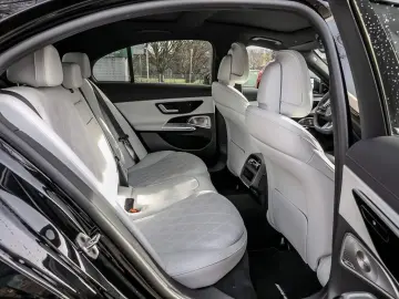 MERCEDES-BENZ E 400 e 4M AMG Premium Pano Leder Dist&hellip;