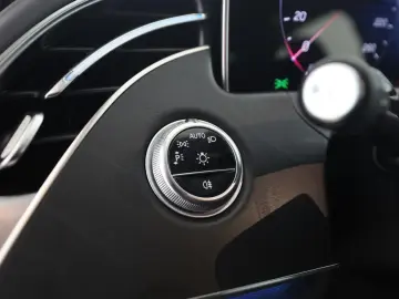 MERCEDES-BENZ E 300 e Avantgarde Distronic Ambiente 19 Zoll