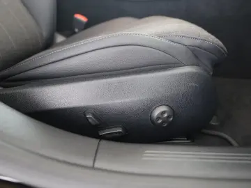 MERCEDES-BENZ E 300 e Avantgarde Distronic Ambiente 19 Zoll