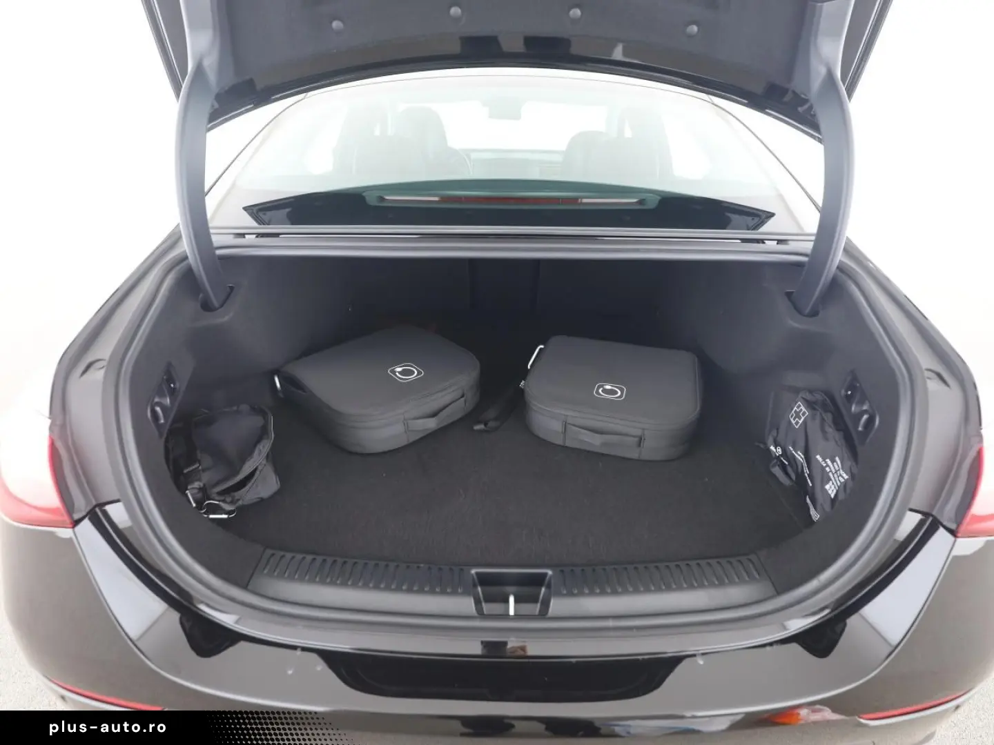 MERCEDES-BENZ E 300 e Avantgarde Distronic Ambiente 19 Zoll