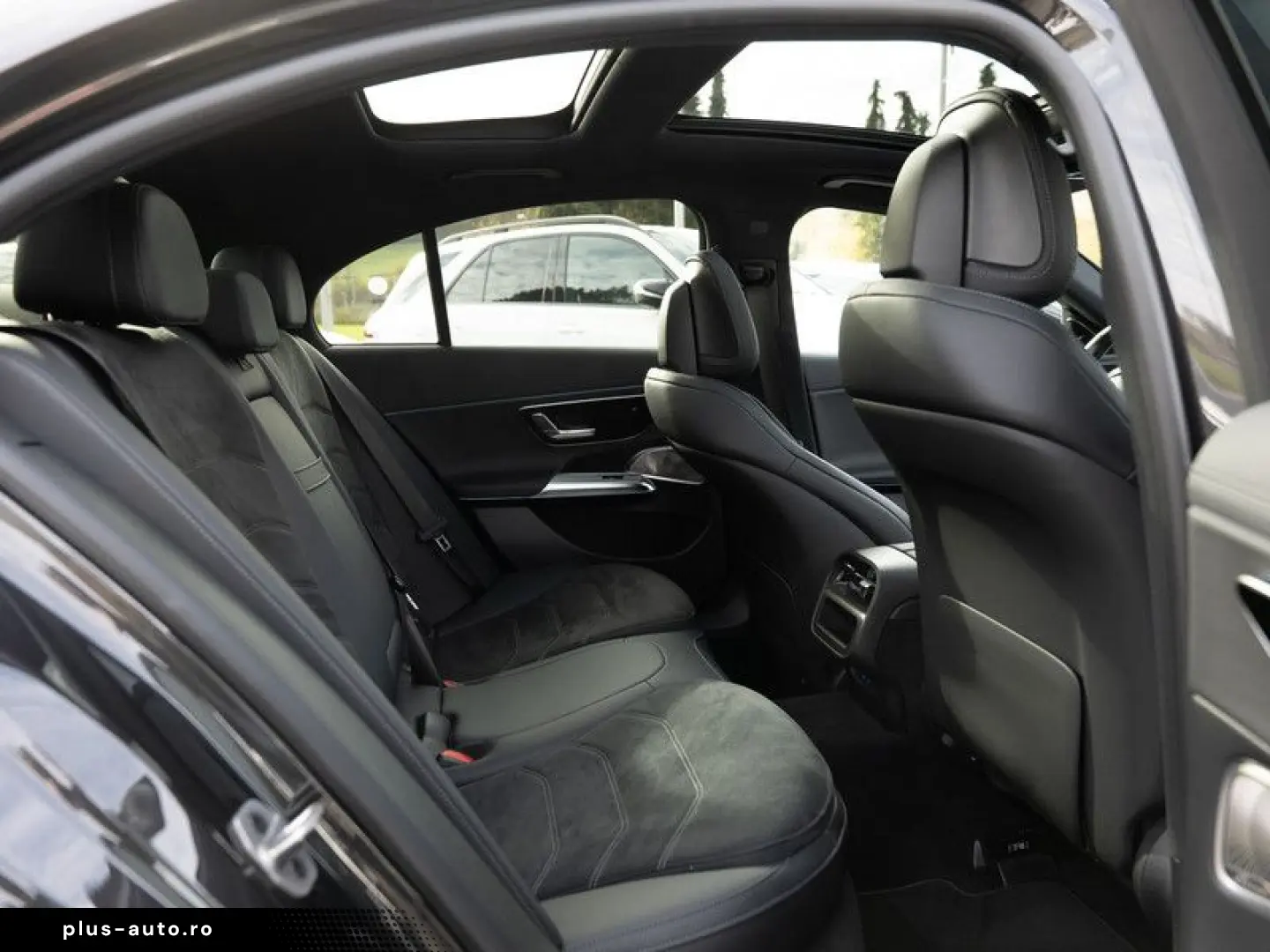 MERCEDES-BENZ E 300 e AMG-Sport Pano Burm Distr SHZ-&hellip;