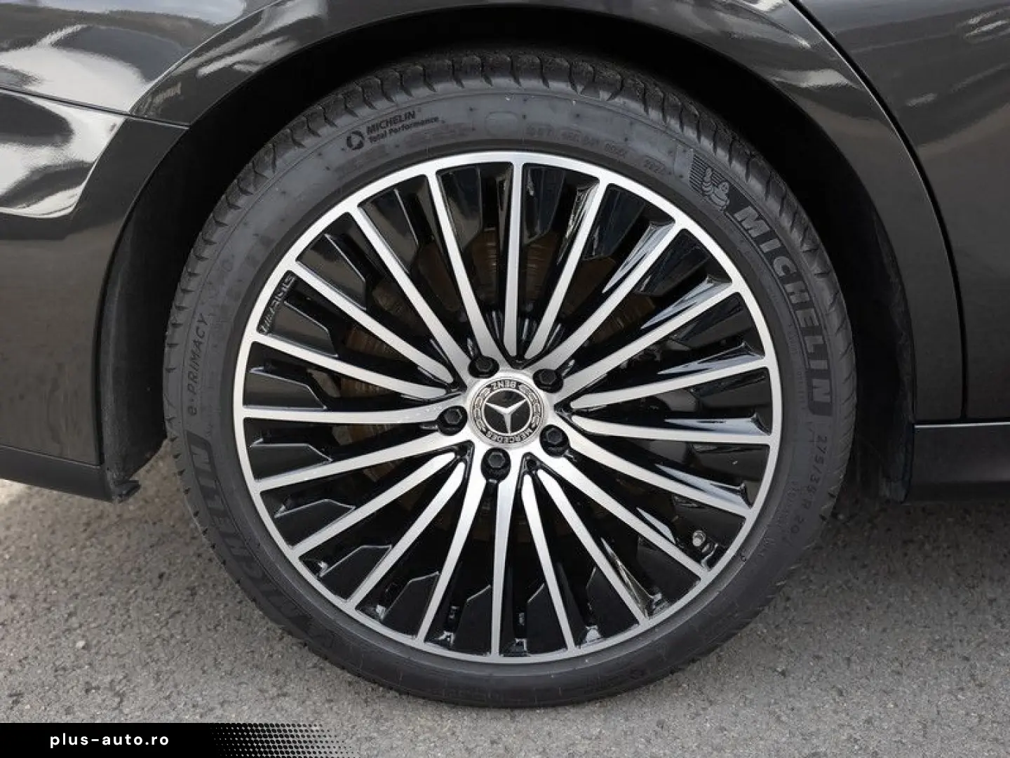 MERCEDES-BENZ E 300 e AMG-Sport Pano Burm Distr SHZ-&hellip;