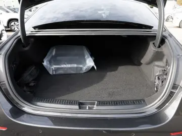 MERCEDES-BENZ E 300 e AMG-Sport Pano Burm Distr SHZ-&hellip;