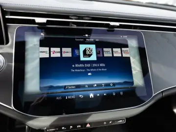 MERCEDES-BENZ E 300 e AMG-Sport Pano Burm Distr SHZ-&hellip;