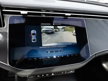 MERCEDES-BENZ E 300 e AMG-Sport Pano Burm Distr SHZ-&hellip;