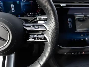 MERCEDES-BENZ E 300 e AMG-Sport Pano Burm Distr SHZ-&hellip;