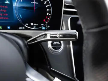 MERCEDES-BENZ E 300 e AMG-Sport Pano Burm Distr SHZ-&hellip;