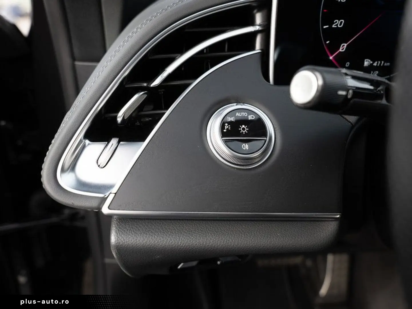 MERCEDES-BENZ E 300 e AMG-Sport Pano Burm Distr SHZ-&hellip;