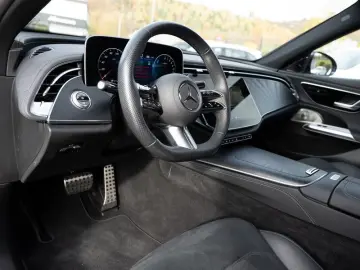 MERCEDES-BENZ E 300 e AMG-Sport Pano Burm Distr SHZ-&hellip;