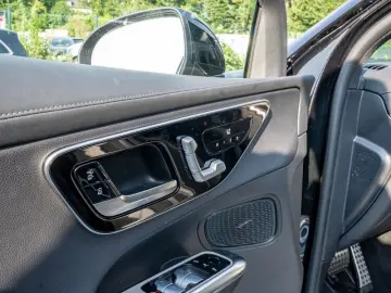 MERCEDES-BENZ GLC 300 e 4M AMG-Sport Pano AHK Night &hellip;