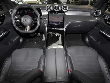 MERCEDES-BENZ GLC 300 e 4M AMG AHK TOTWINKEL DISTRON&hellip;