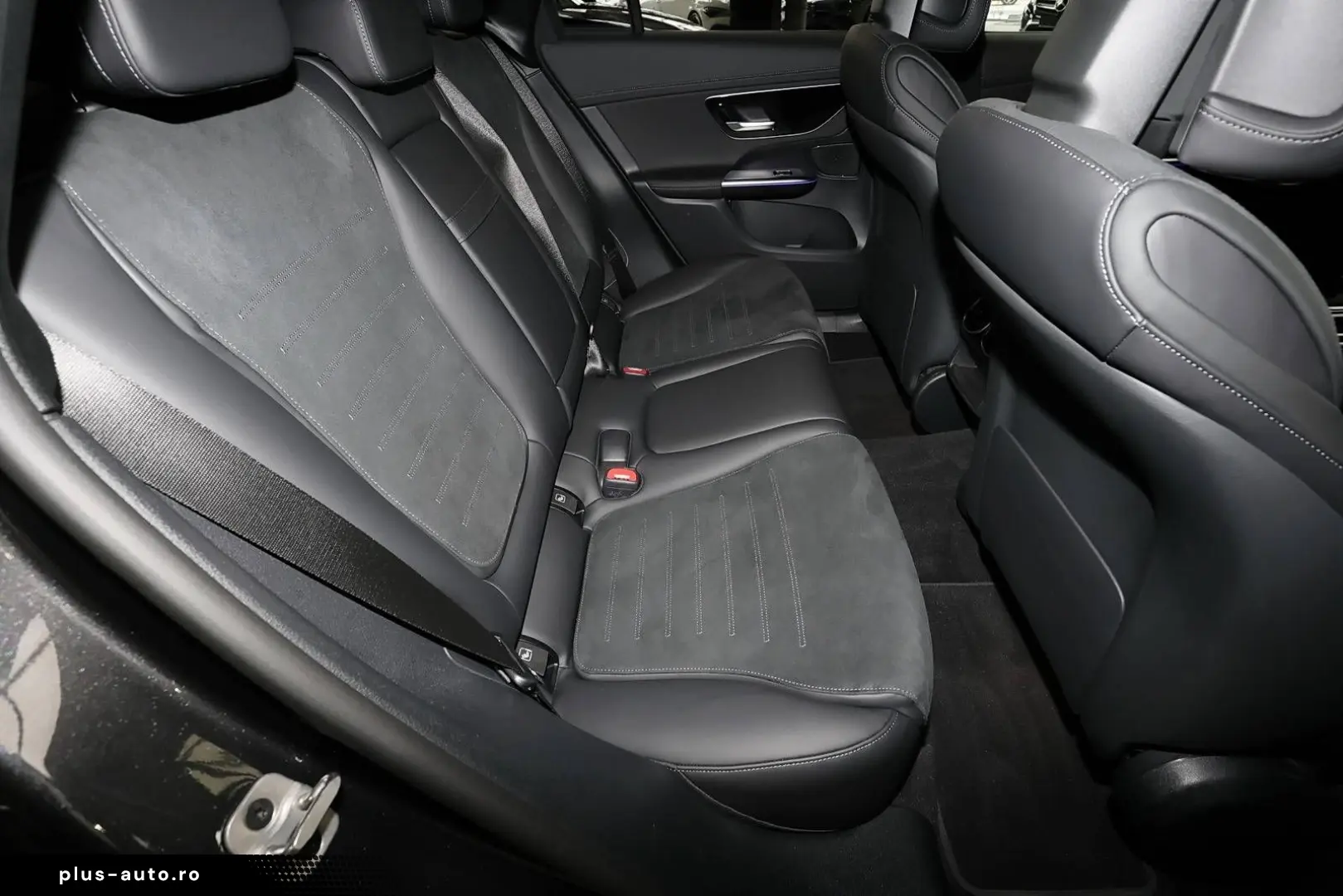 MERCEDES-BENZ GLC 300 e 4M AMG AHK TOTWINKEL DISTRON&hellip;