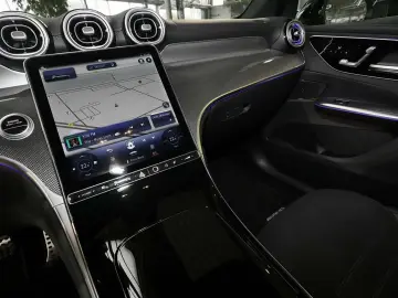 MERCEDES-BENZ GLC 300 e 4M AMG AHK TOTWINKEL DISTRON&hellip;