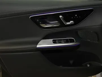 MERCEDES-BENZ GLC 300 e 4M AMG AHK TOTWINKEL DISTRON&hellip;