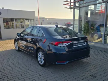 Toyota Corolla Hybrid - Business