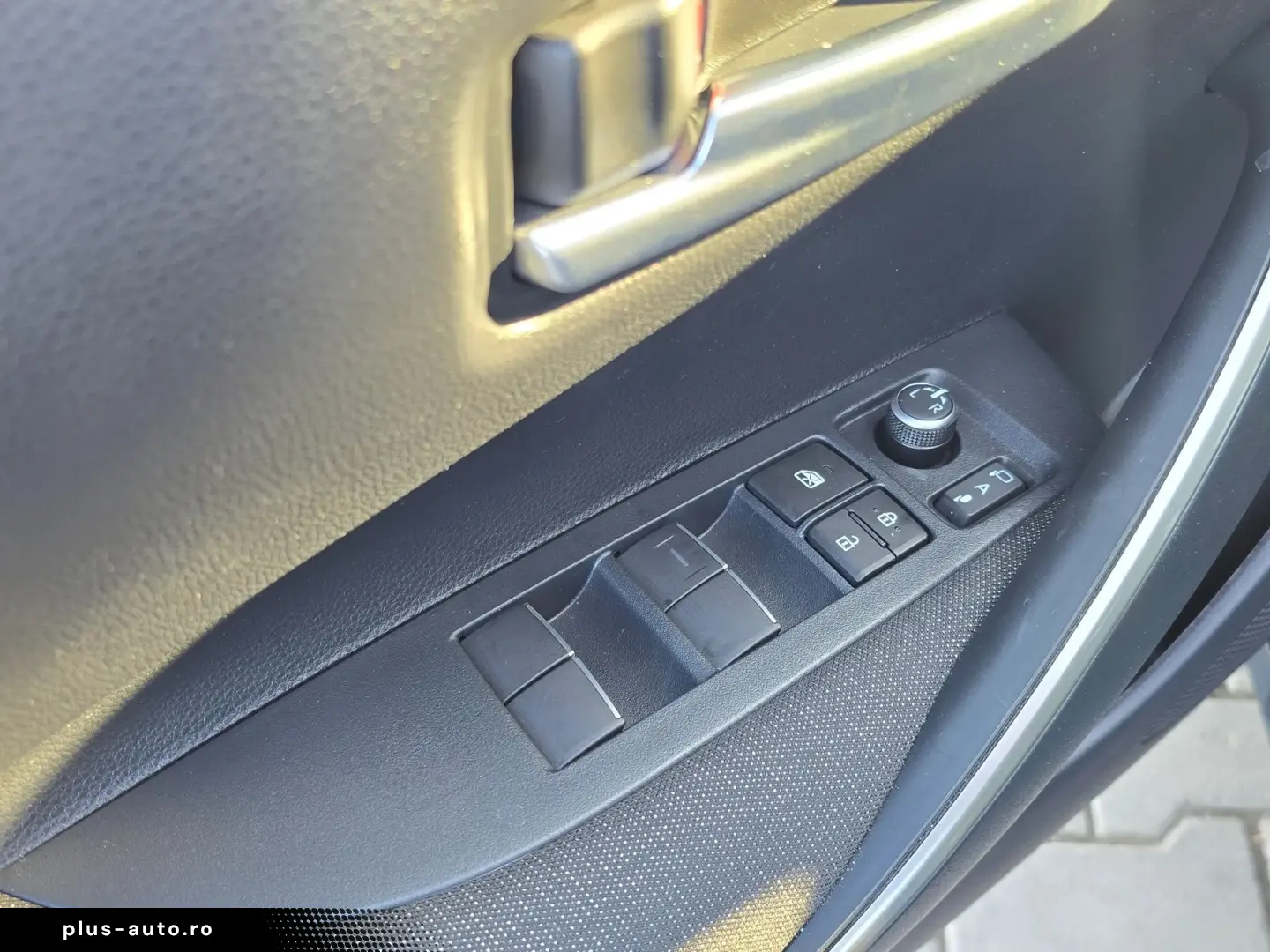 Toyota Corolla Hybrid - Business