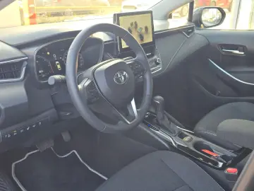 Toyota Corolla Hybrid - Business