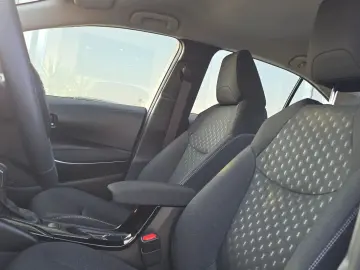 Toyota Corolla Hybrid - Business