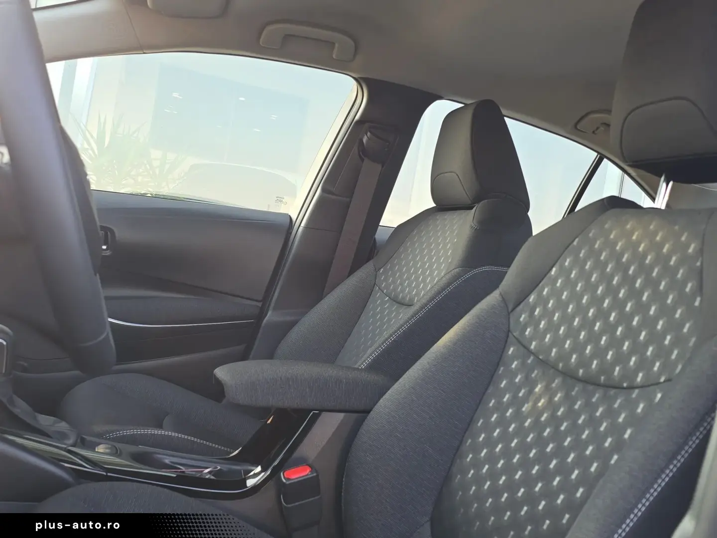 Toyota Corolla Hybrid - Business