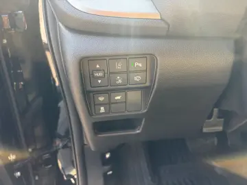 Honda CR-V 2.0 4WD Executive Hybrid   Car No 10