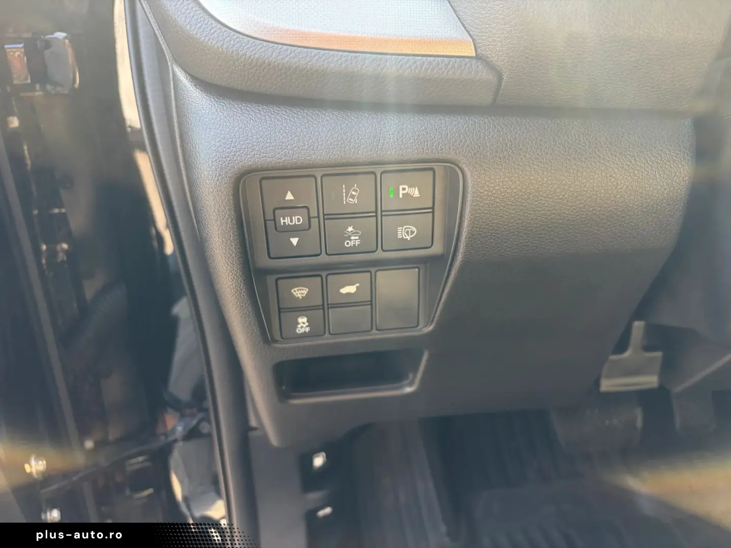 Honda CR-V 2.0 4WD Executive Hybrid   Car No 10