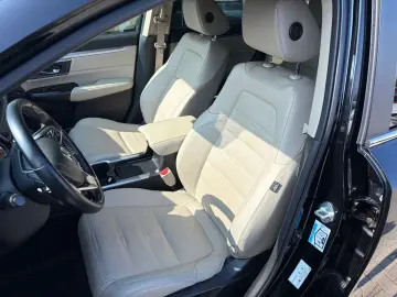 Honda CR-V 2.0 4WD Executive Hybrid   Car No 10