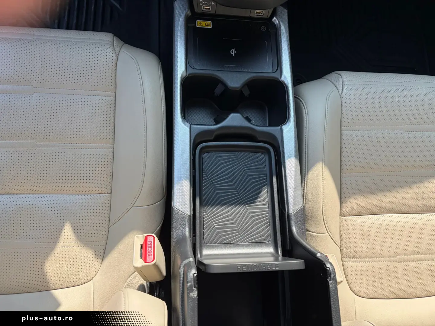 Honda CR-V 2.0 4WD Executive Hybrid   Car No 10